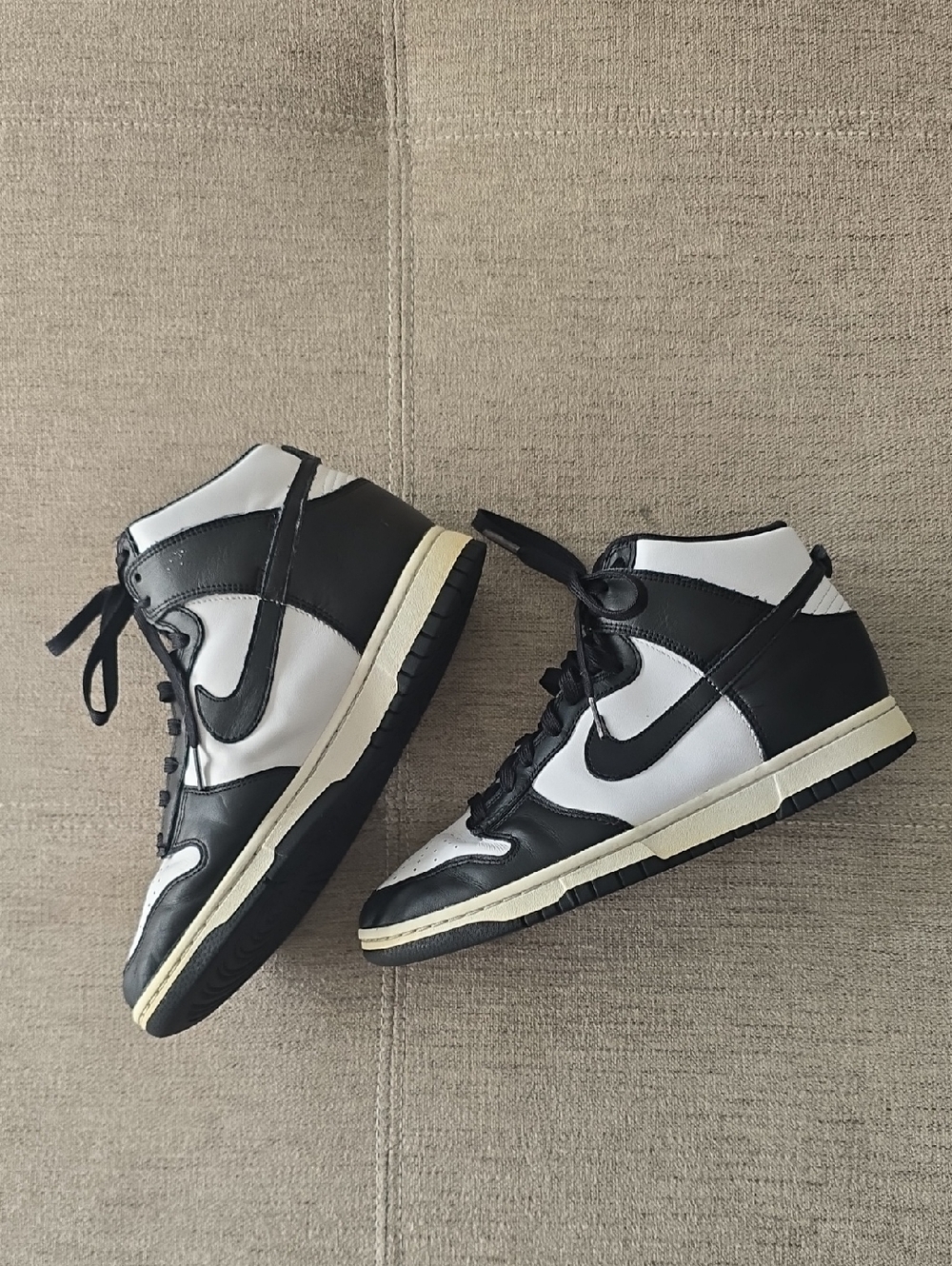 Nike Black & White High-Top Sneakers 8.5 - Picture 3 of 10
